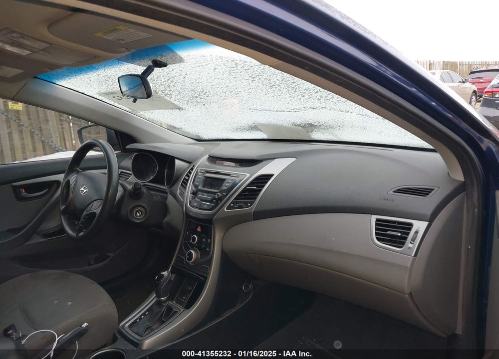 2016 HYUNDAI ELANTRA VIN: 5NPDH4AE5GH693592