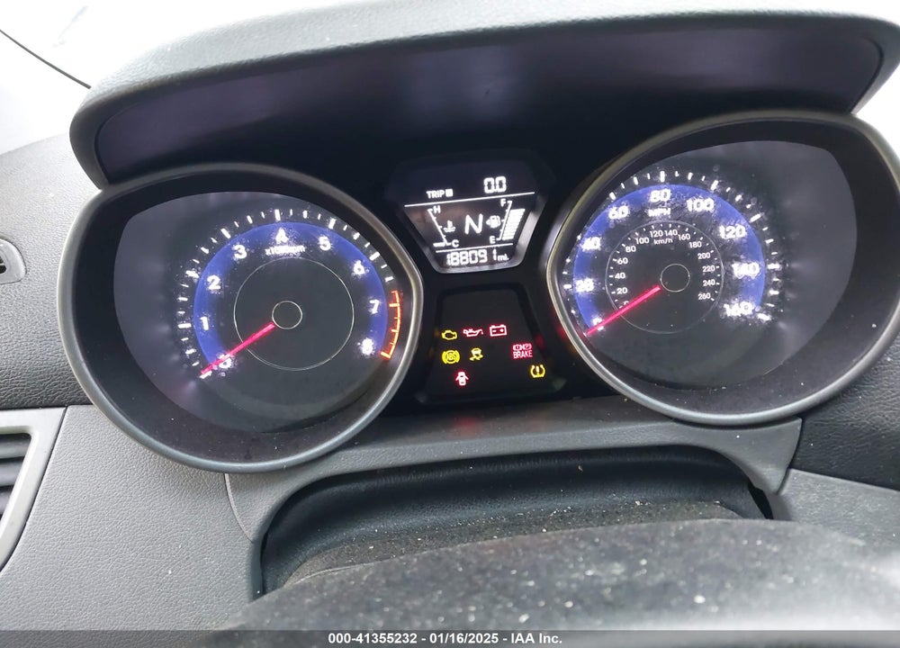 2016 HYUNDAI ELANTRA VIN: 5NPDH4AE5GH693592