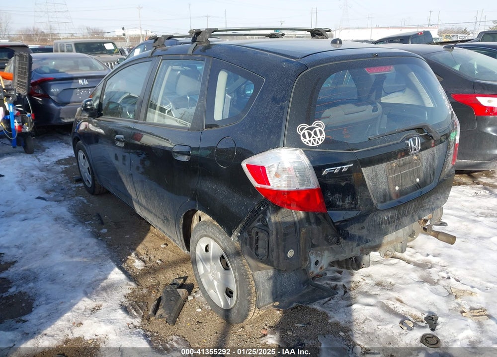 2013 HONDA FIT VIN: JHMGE8H32DC035803