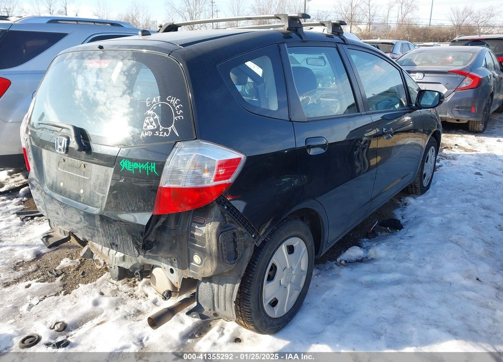 2013 HONDA FIT VIN: JHMGE8H32DC035803
