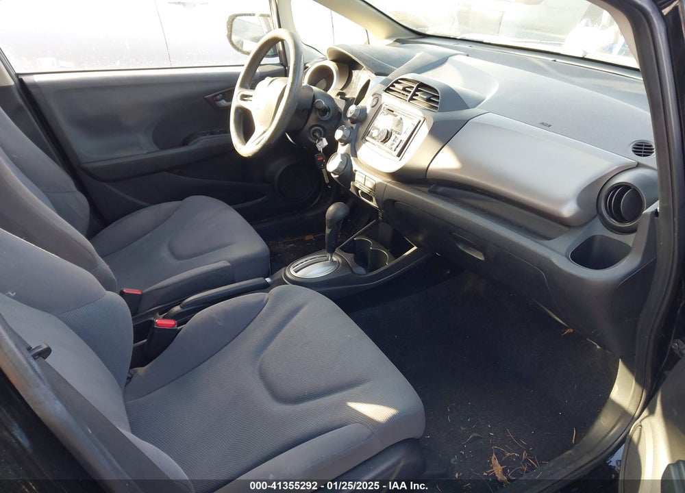 2013 HONDA FIT VIN: JHMGE8H32DC035803