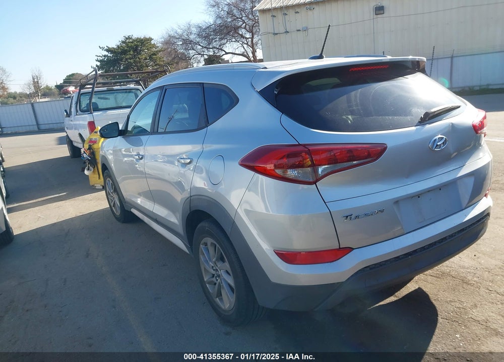 2017 HYUNDAI TUCSON SE VIN: KM8J33A40HU441786