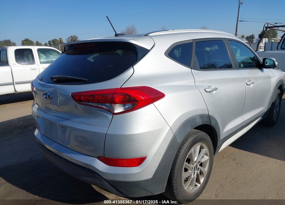 2017 HYUNDAI TUCSON SE VIN: KM8J33A40HU441786