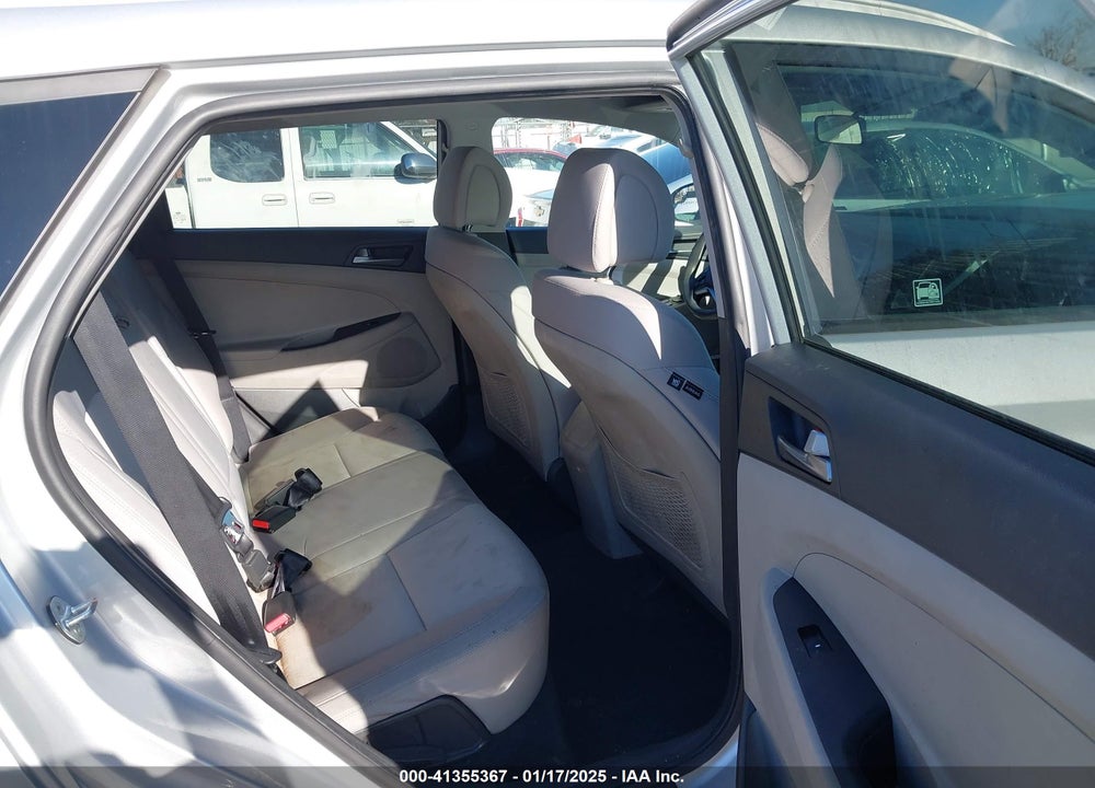 2017 HYUNDAI TUCSON SE VIN: KM8J33A40HU441786