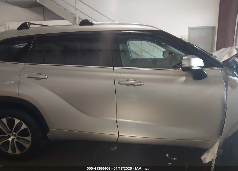 2021 TOYOTA HIGHLANDER XLE VIN: 5TDGZRBH1MS150083