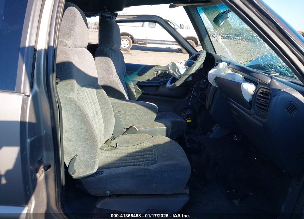 2002 CHEVROLET S-10 LS VIN: 1GCCS19W228197777