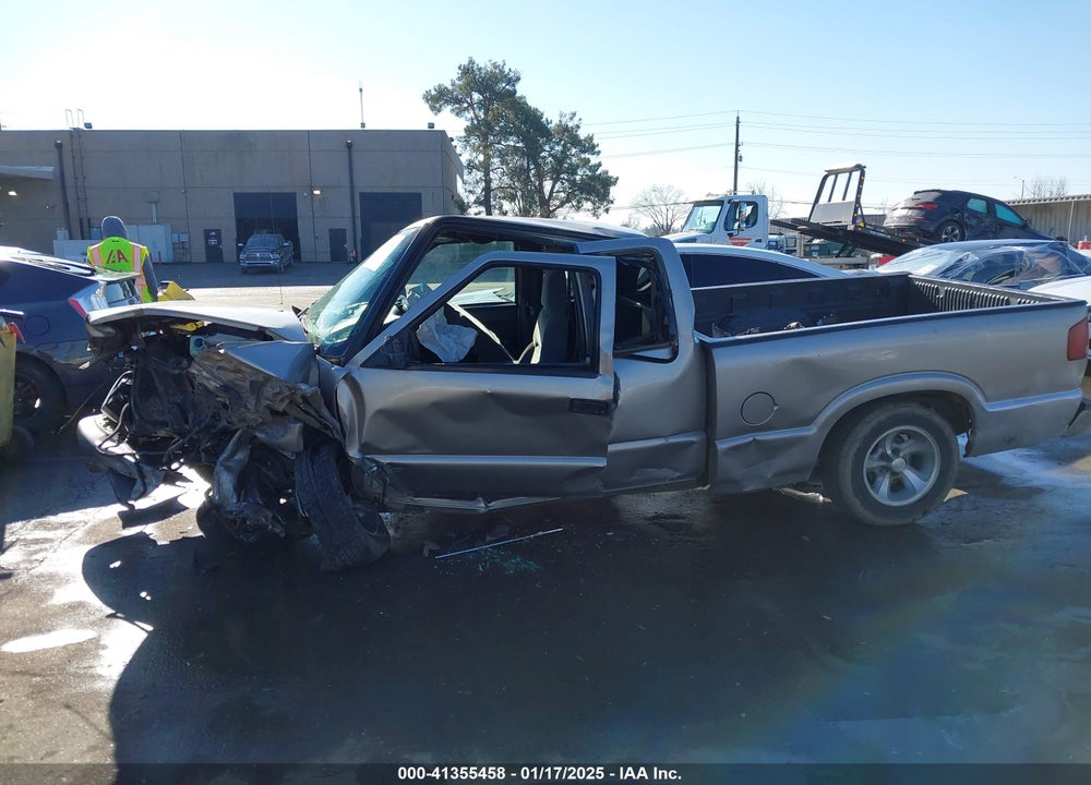 2002 CHEVROLET S-10 LS VIN: 1GCCS19W228197777