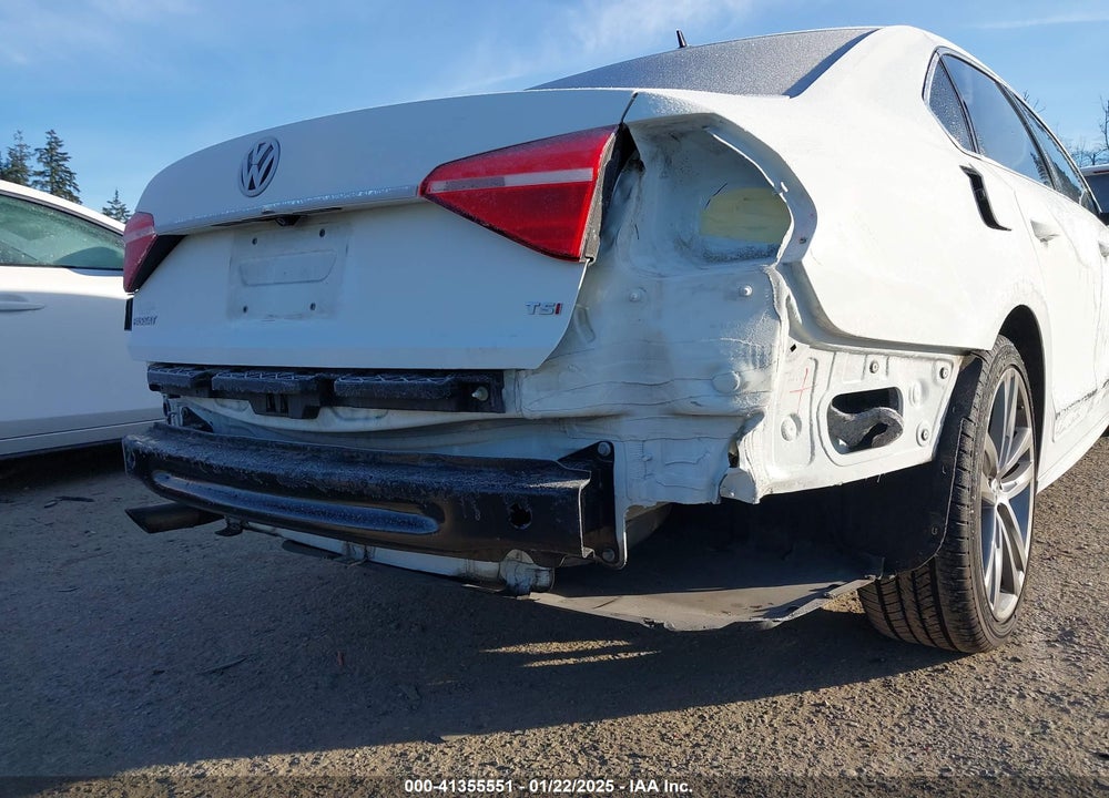 2016 VOLKSWAGEN PASSAT VIN: 1VWAT7A38GC040619