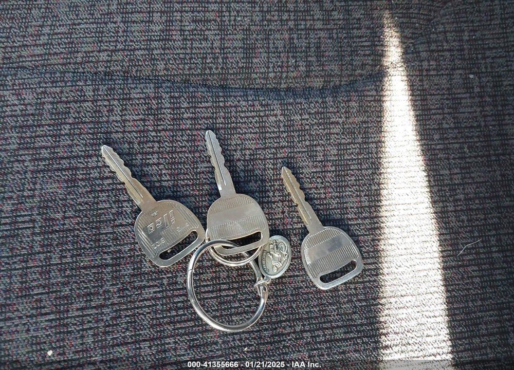 2001 SATURN SL2 VIN: 1G8ZK527X1Z229057