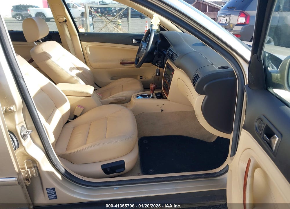2001 VOLKSWAGEN PASSAT GLX VIN: WVWTH63B81P294052