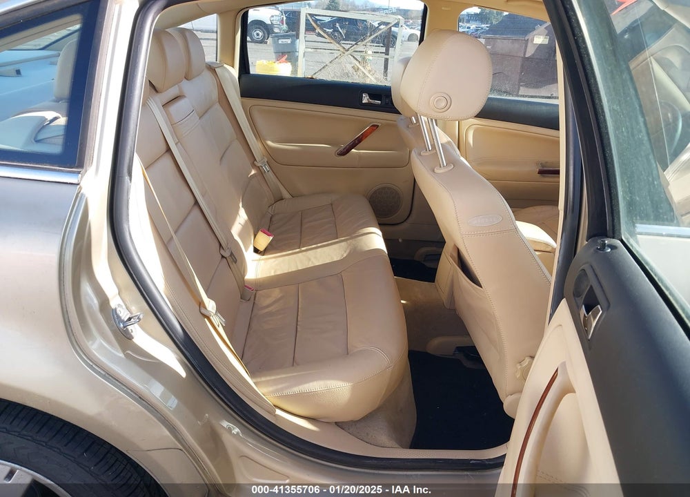 2001 VOLKSWAGEN PASSAT GLX VIN: WVWTH63B81P294052