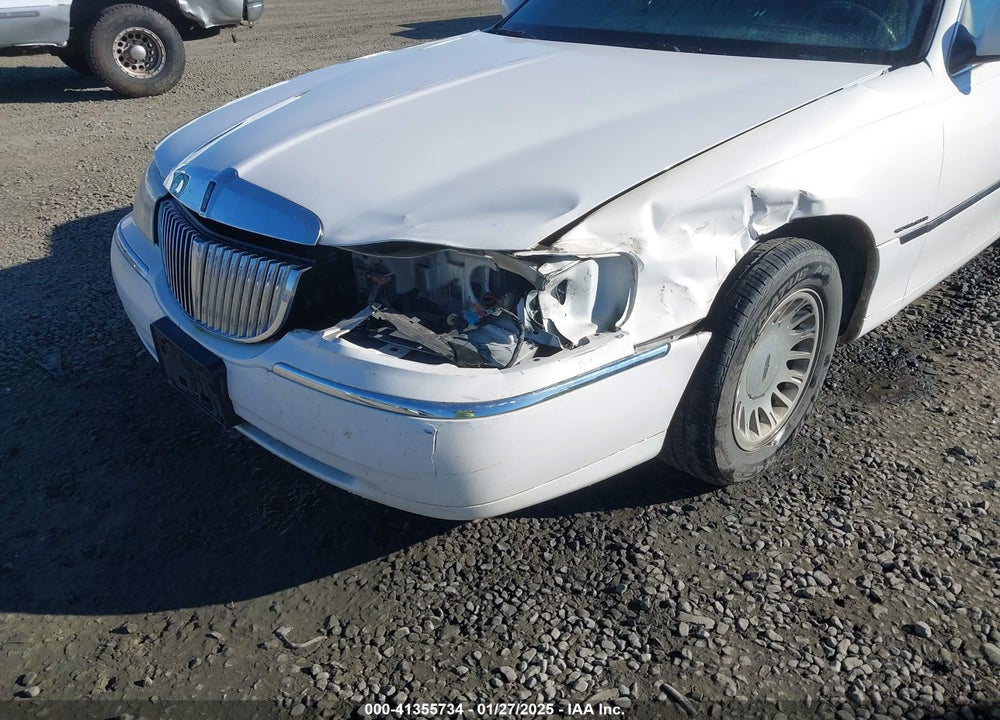 1998 LINCOLN TOWN CAR CARTIER VIN: 1LNFM83WXWY668410