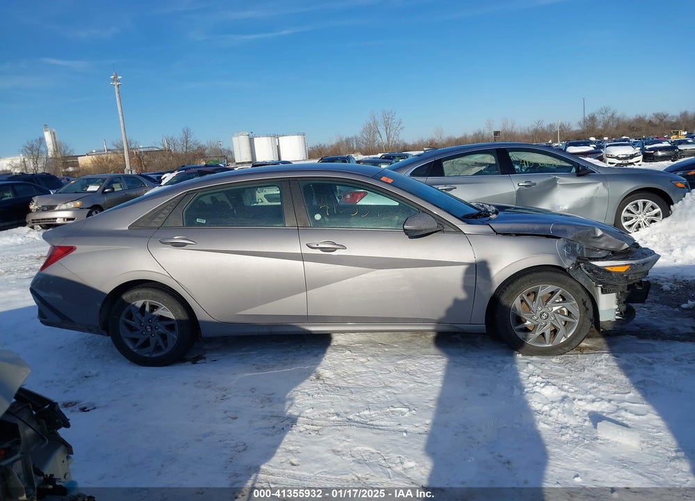 2024 HYUNDAI ELANTRA VIN: KMHLM4DG8RU661485