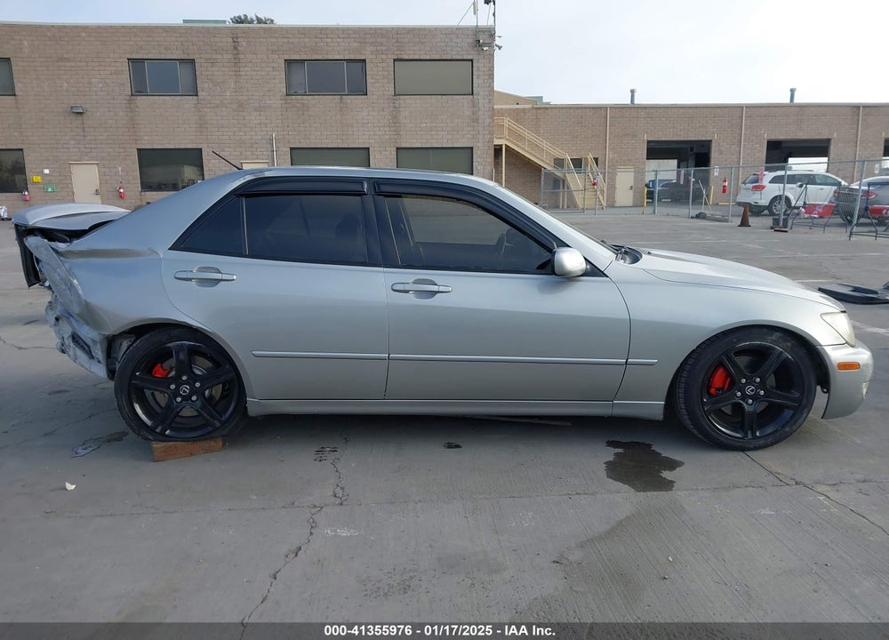2001 LEXUS IS 300 VIN: JTHBD182610018639