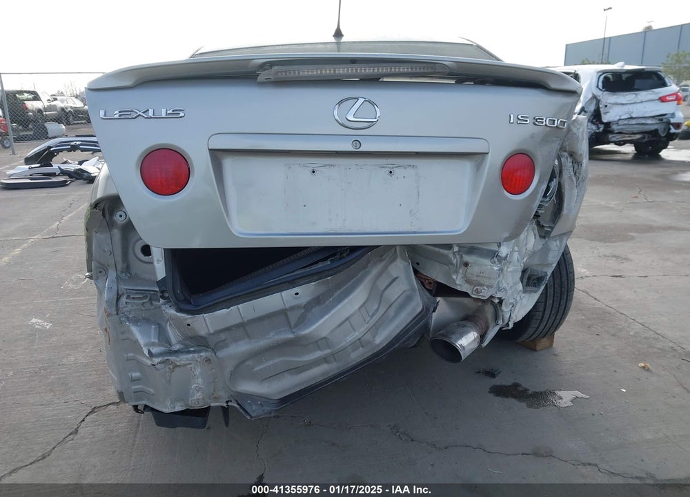 2001 LEXUS IS 300 VIN: JTHBD182610018639