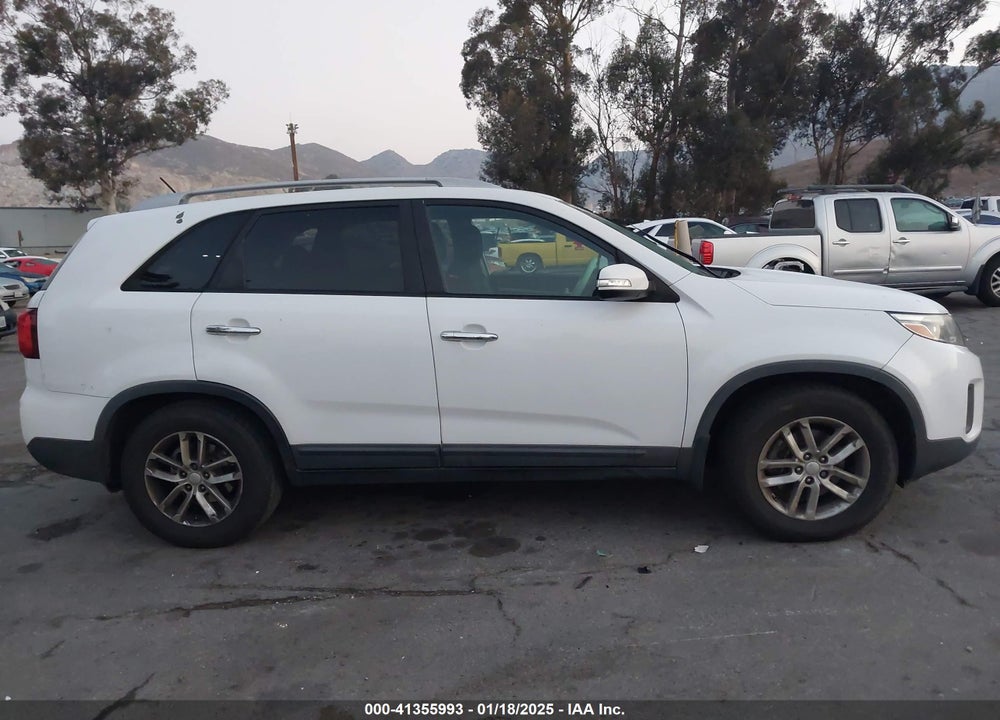 2015 KIA SORENTO LX VIN: 5XYKT4A60FG590620
