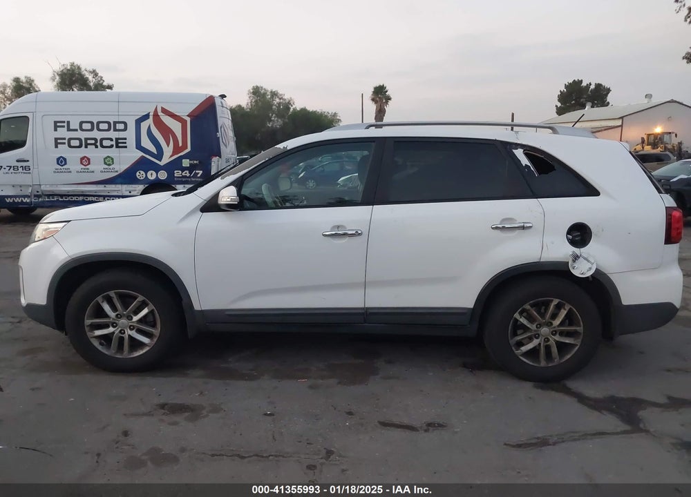 2015 KIA SORENTO LX VIN: 5XYKT4A60FG590620