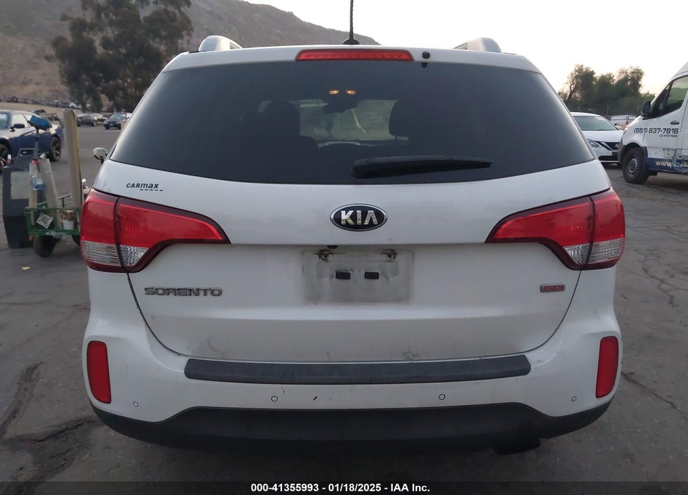 2015 KIA SORENTO LX VIN: 5XYKT4A60FG590620