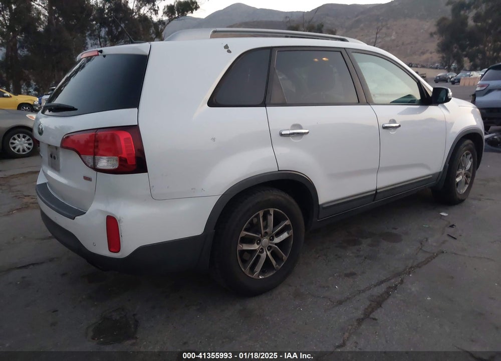 2015 KIA SORENTO LX VIN: 5XYKT4A60FG590620