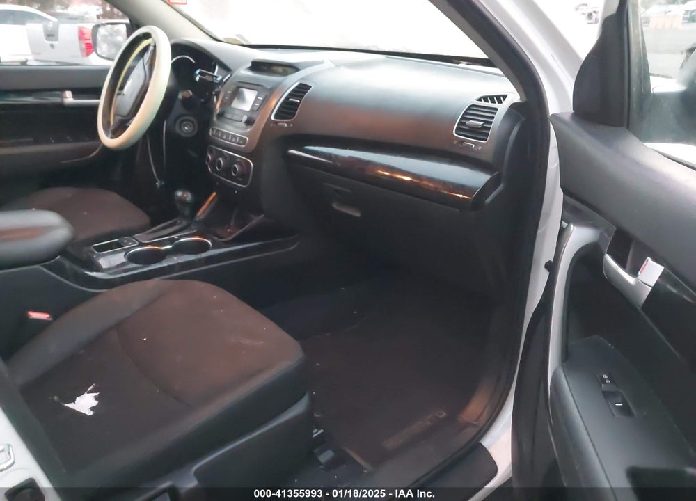 2015 KIA SORENTO LX VIN: 5XYKT4A60FG590620