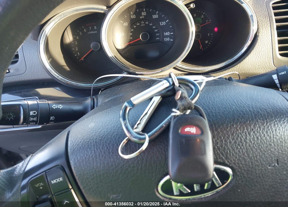 2011 KIA SORENTO VIN: 5XYKT4A17BG064113