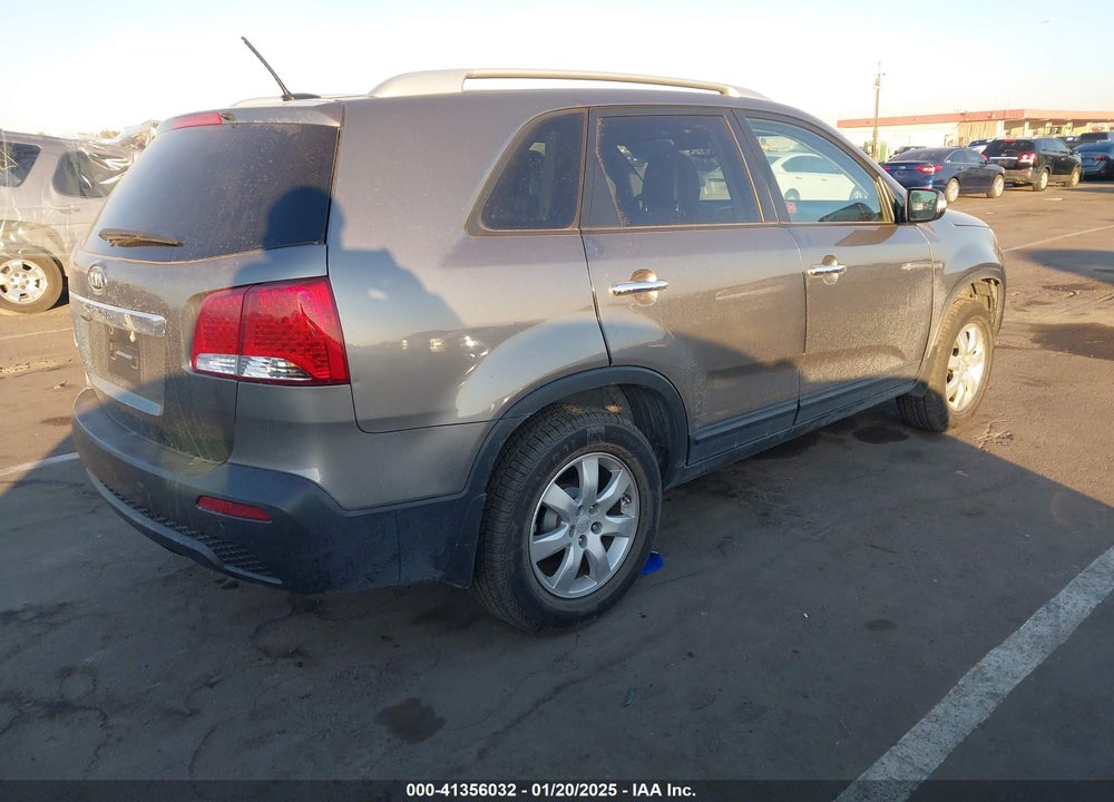 2011 KIA SORENTO VIN: 5XYKT4A17BG064113