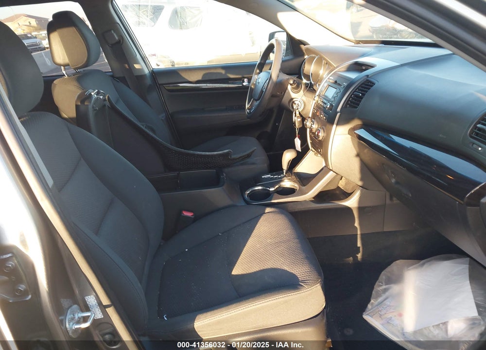 2011 KIA SORENTO VIN: 5XYKT4A17BG064113