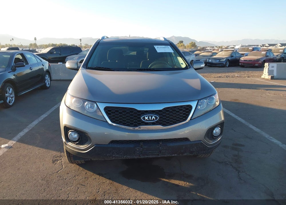 2011 KIA SORENTO VIN: 5XYKT4A17BG064113