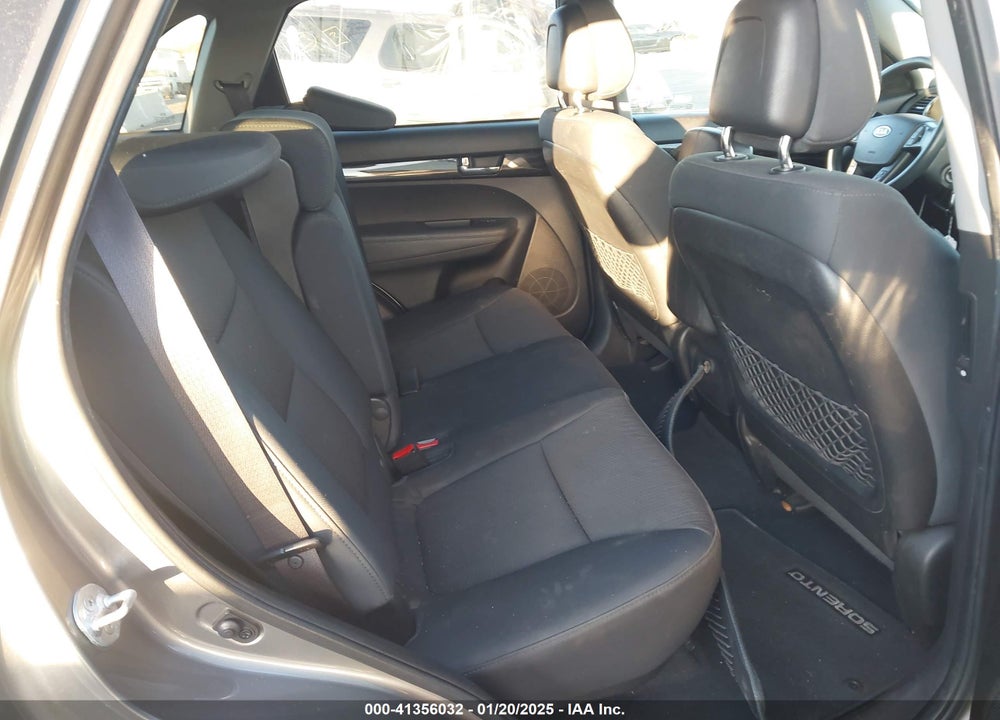 2011 KIA SORENTO VIN: 5XYKT4A17BG064113