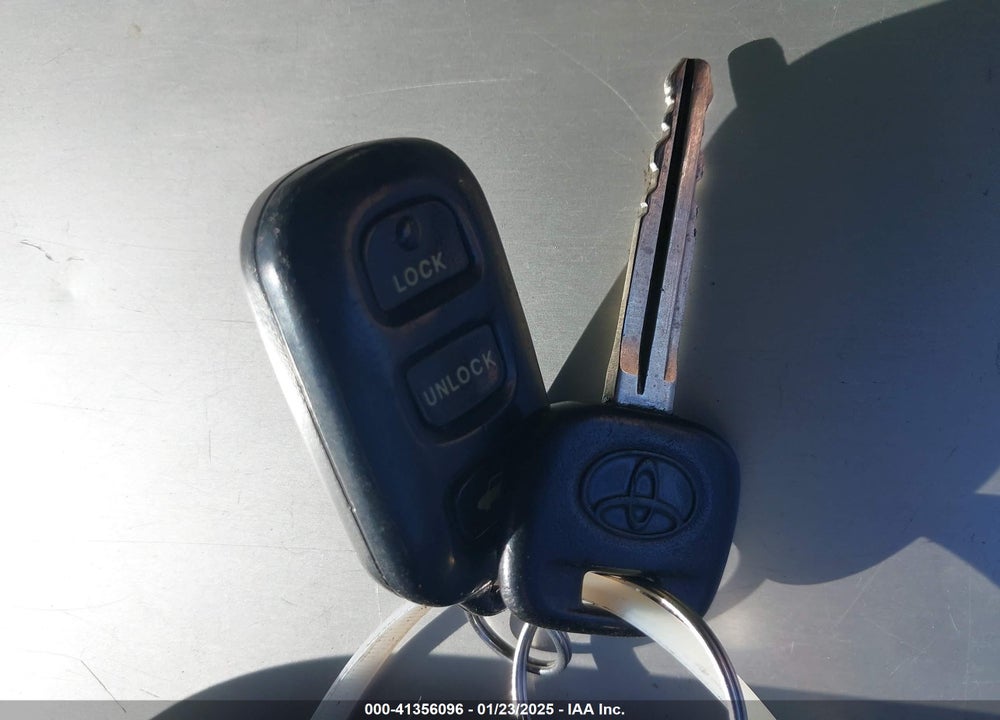2002 TOYOTA CAMRY LE VIN: JTDBE32K520137786
