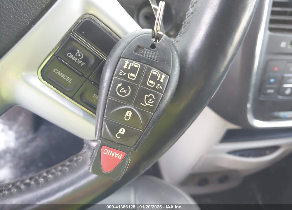 2014 CHRYSLER TOWN & COUNTRY VIN: 2C4RC1CG3ER198552