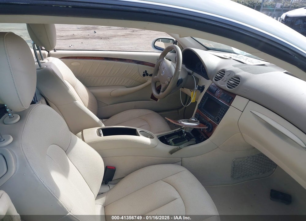 2009 MERCEDES-BENZ CLK 550 VIN: WDBTJ72H29F266229