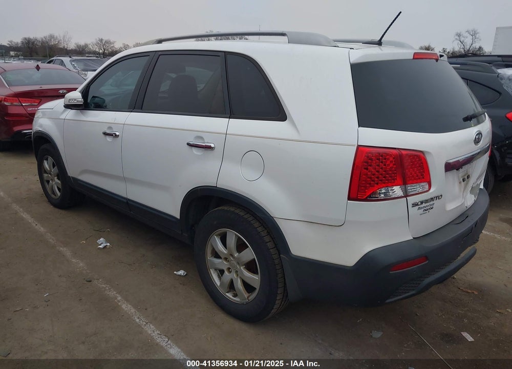 2011 KIA SORENTO LX VIN: 5XYKT3A15BG147274