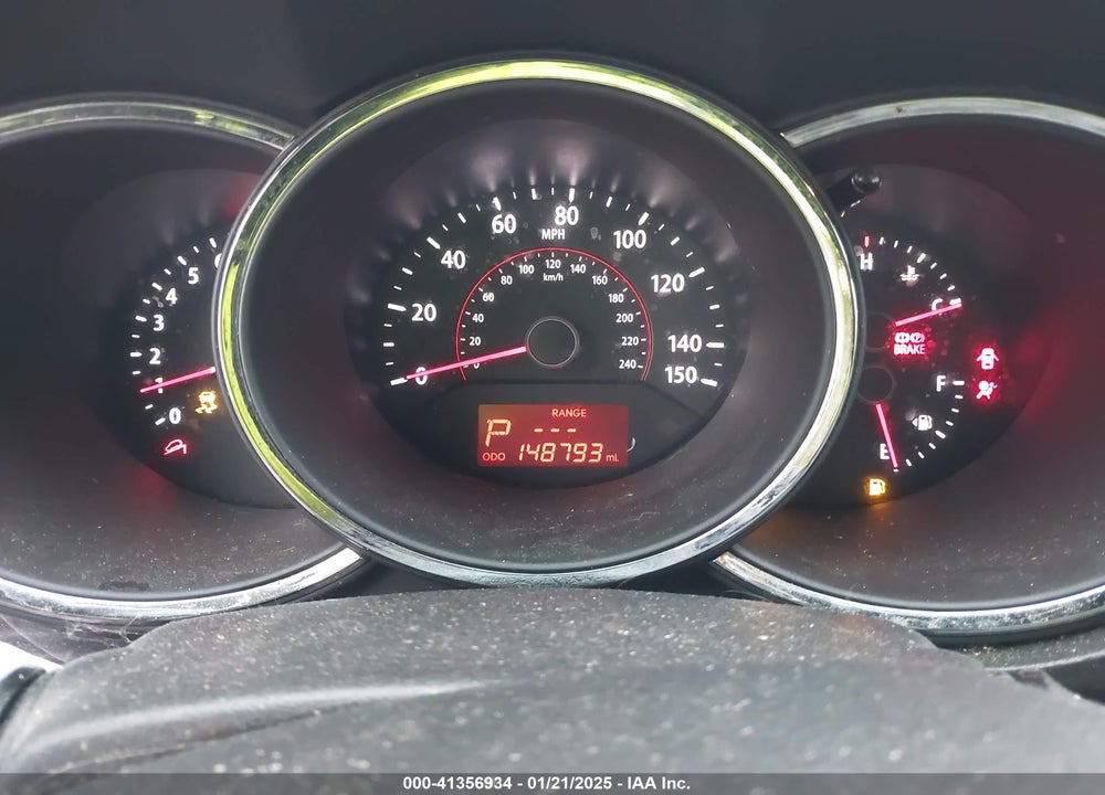 2011 KIA SORENTO LX VIN: 5XYKT3A15BG147274