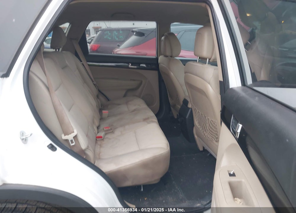2011 KIA SORENTO LX VIN: 5XYKT3A15BG147274