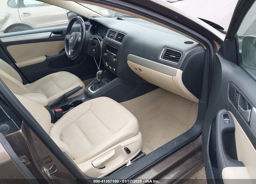 2014 VOLKSWAGEN JETTA VIN: 3VWD17AJ8EM240302