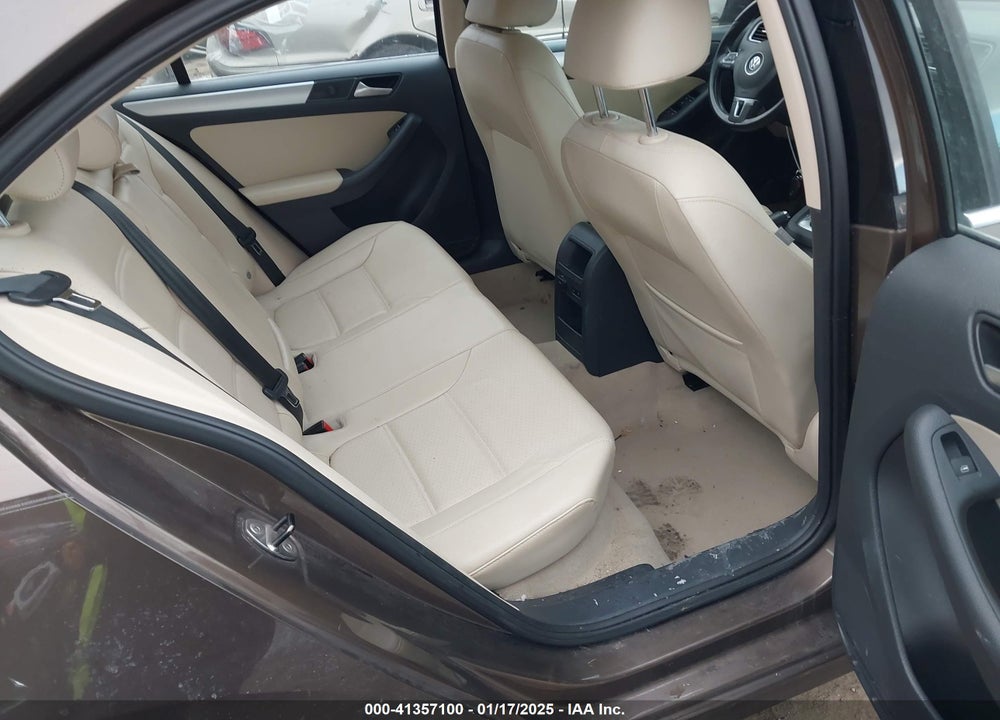 2014 VOLKSWAGEN JETTA VIN: 3VWD17AJ8EM240302