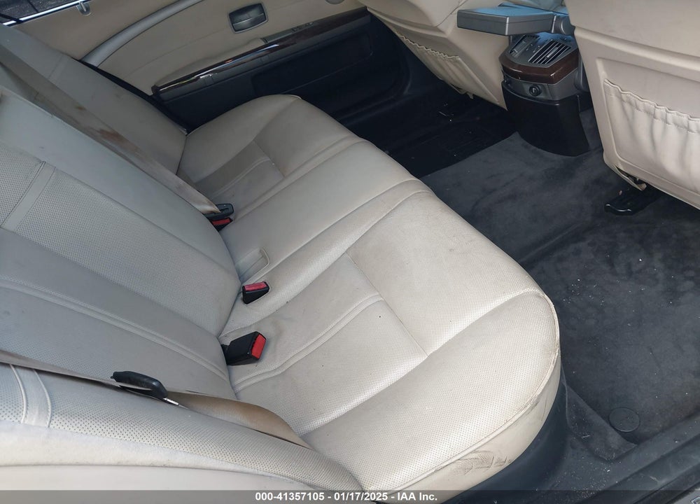 2007 BMW 750 VIN: WBAHN83547DT65422