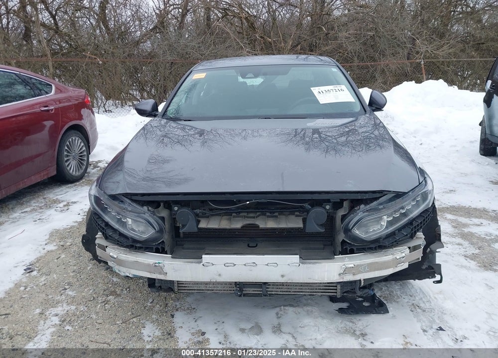 2018 HONDA ACCORD VIN: 1HGCV1F11JA258075