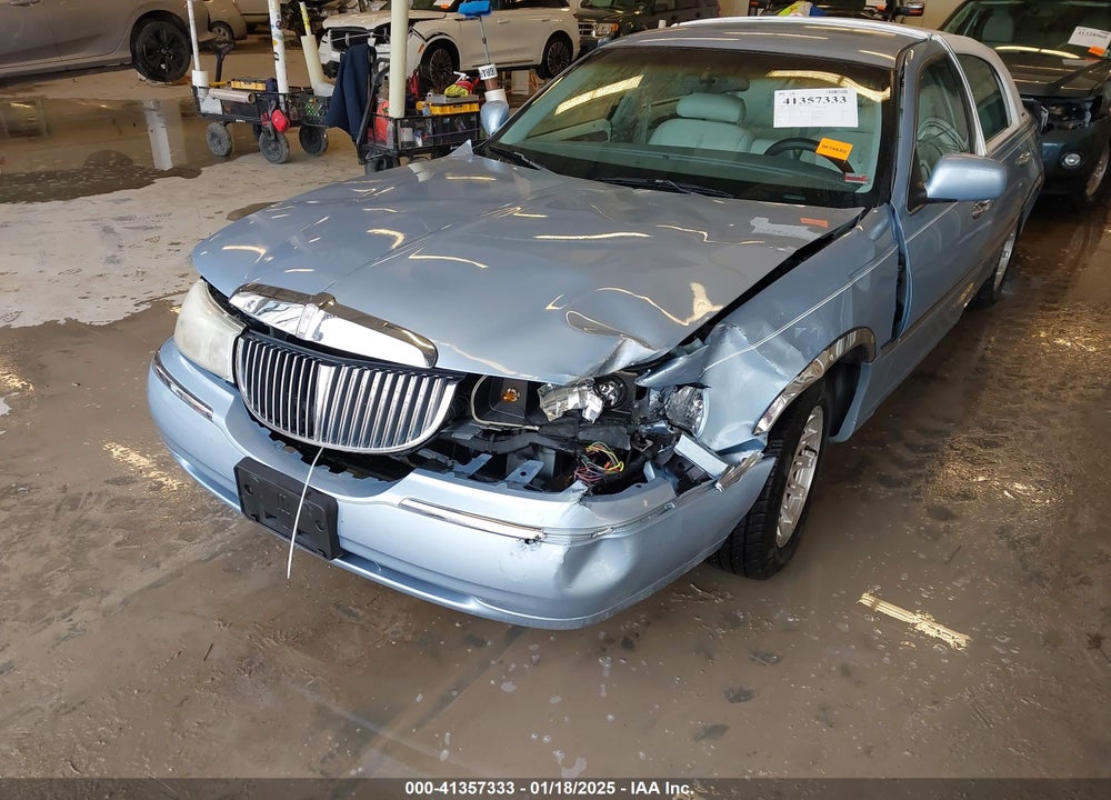 1998 LINCOLN TOWN CAR SIGNATURE VIN: 1LNFM82W8WY689953