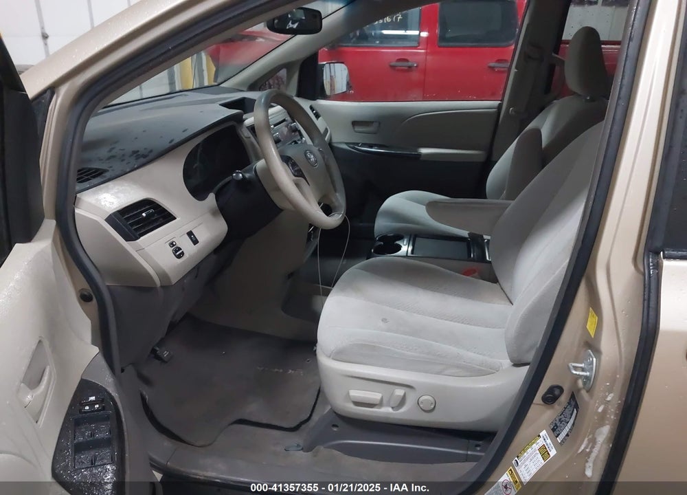 2011 TOYOTA SIENNA LE V6 VIN: 5TDKK3DC1BS109866