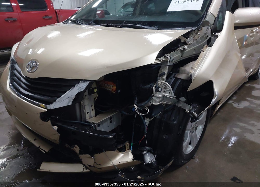 2011 TOYOTA SIENNA LE V6 VIN: 5TDKK3DC1BS109866