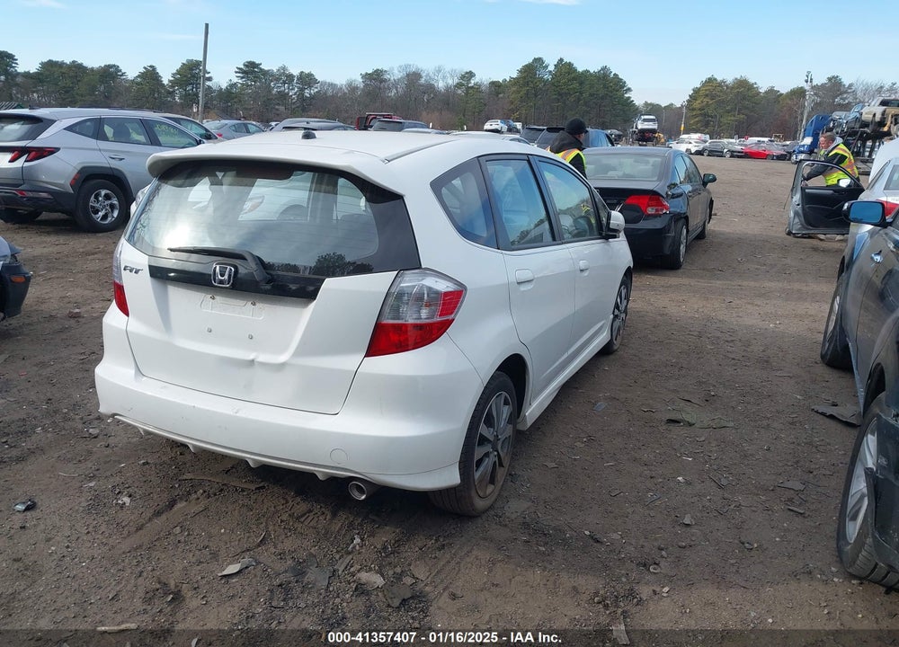 2013 HONDA FIT SPORT VIN: JHMGE8H56DC002692