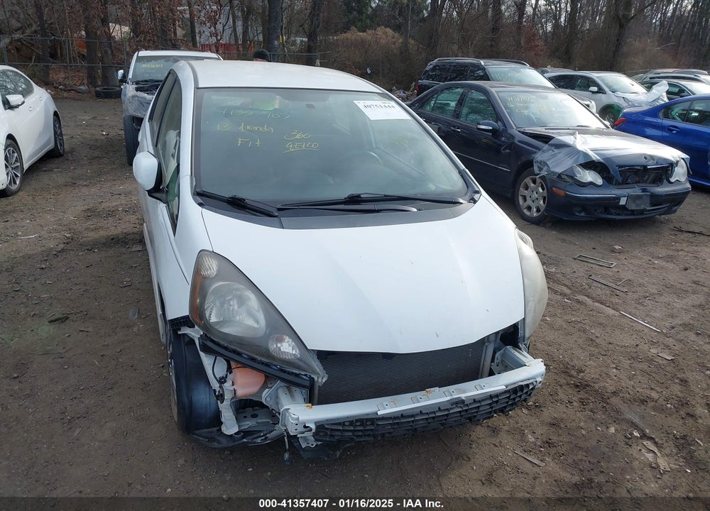 2013 HONDA FIT SPORT VIN: JHMGE8H56DC002692
