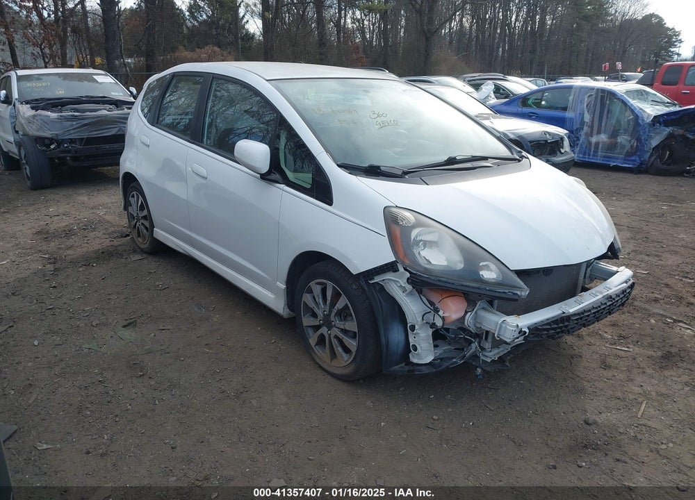 2013 HONDA FIT SPORT VIN: JHMGE8H56DC002692