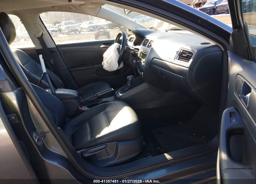 2011 VOLKSWAGEN JETTA VIN: 3VWDZ7AJ6BM107087