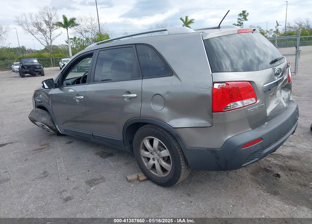 2011 KIA SORENTO LX VIN: 5XYKT4A14BG138426
