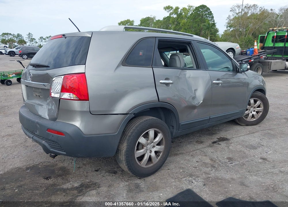 2011 KIA SORENTO LX VIN: 5XYKT4A14BG138426
