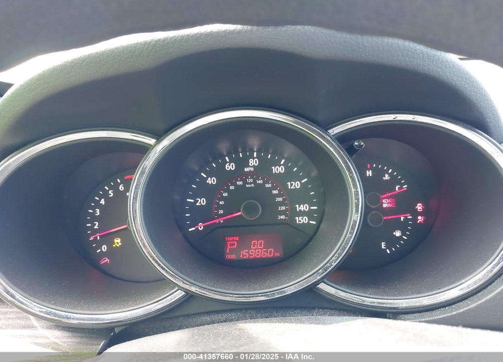2011 KIA SORENTO LX VIN: 5XYKT4A14BG138426