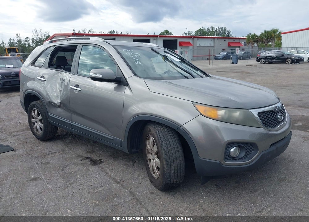 2011 KIA SORENTO LX VIN: 5XYKT4A14BG138426